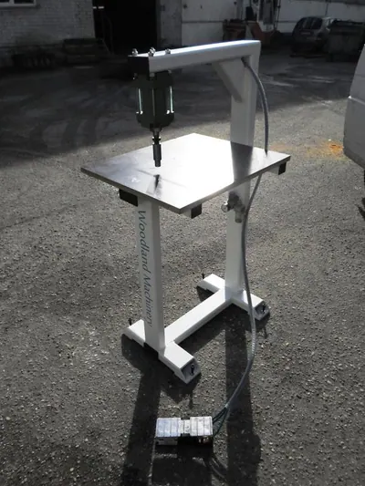 Presavimo įranga veržlėms spausti WOODLAND MACHINERY