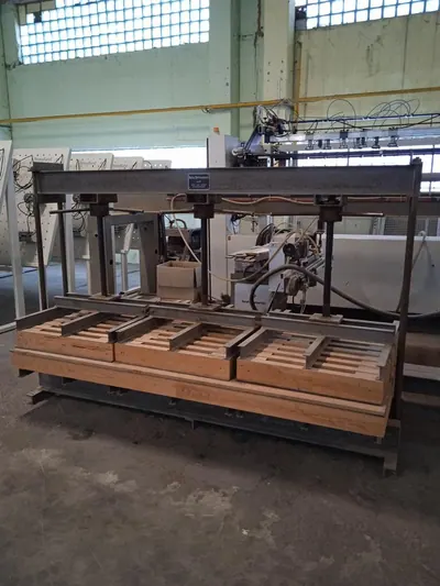 Trijų dalių mechaninis presas